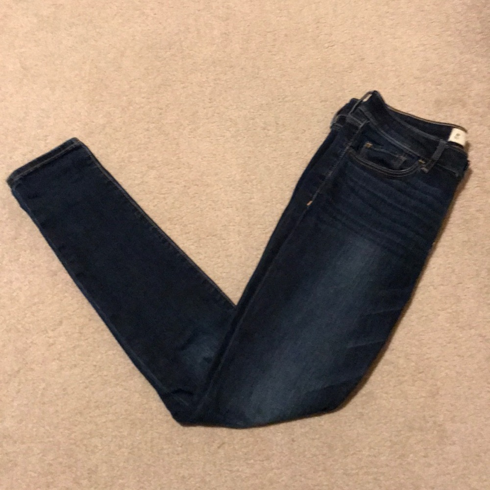 ABERCROMBIE DARK WASH SUPER SKINNY JEANS